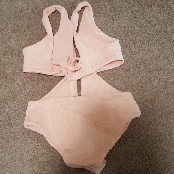 Cupshe Bathing Suit - Picture 2 of 3